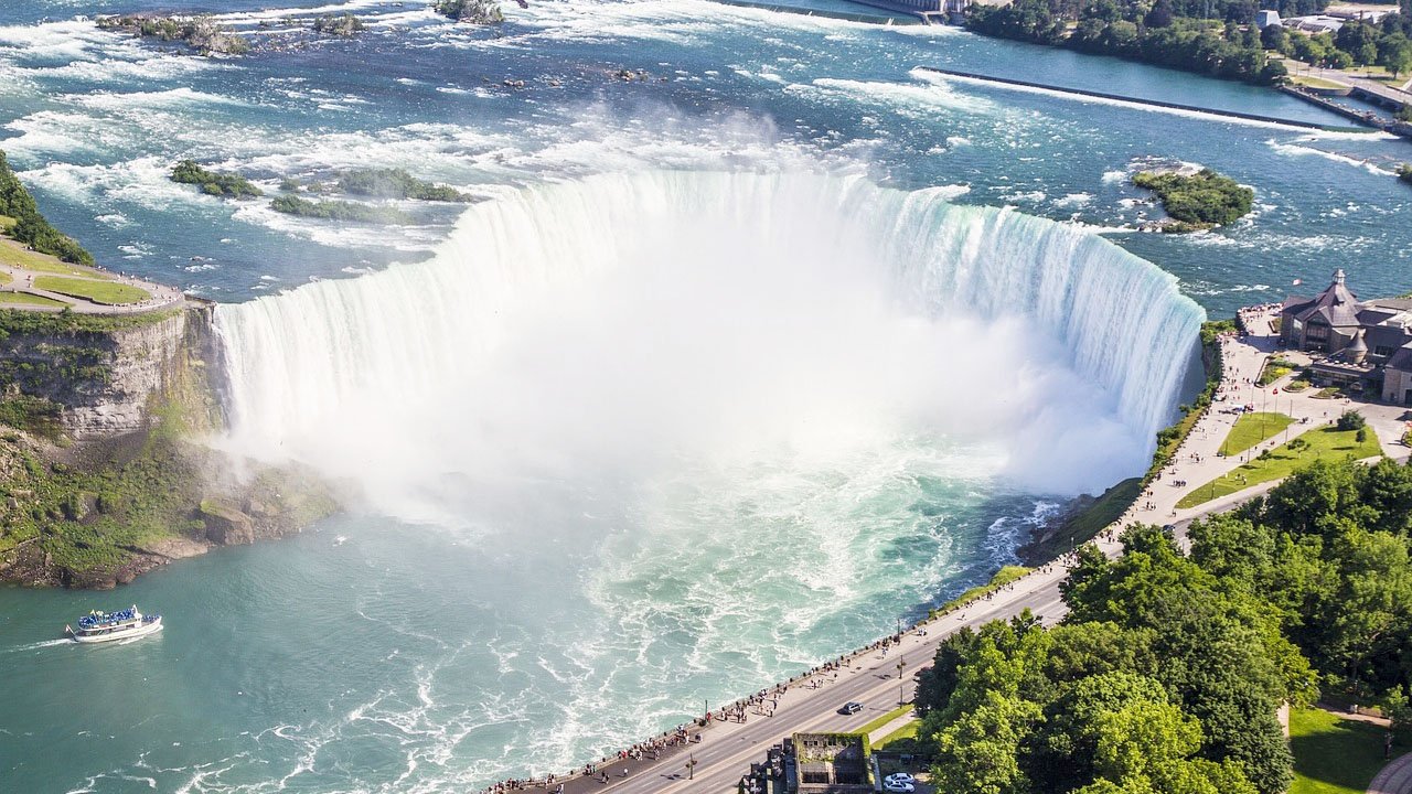 19 Top-Rated Tourist Attractions in Canada