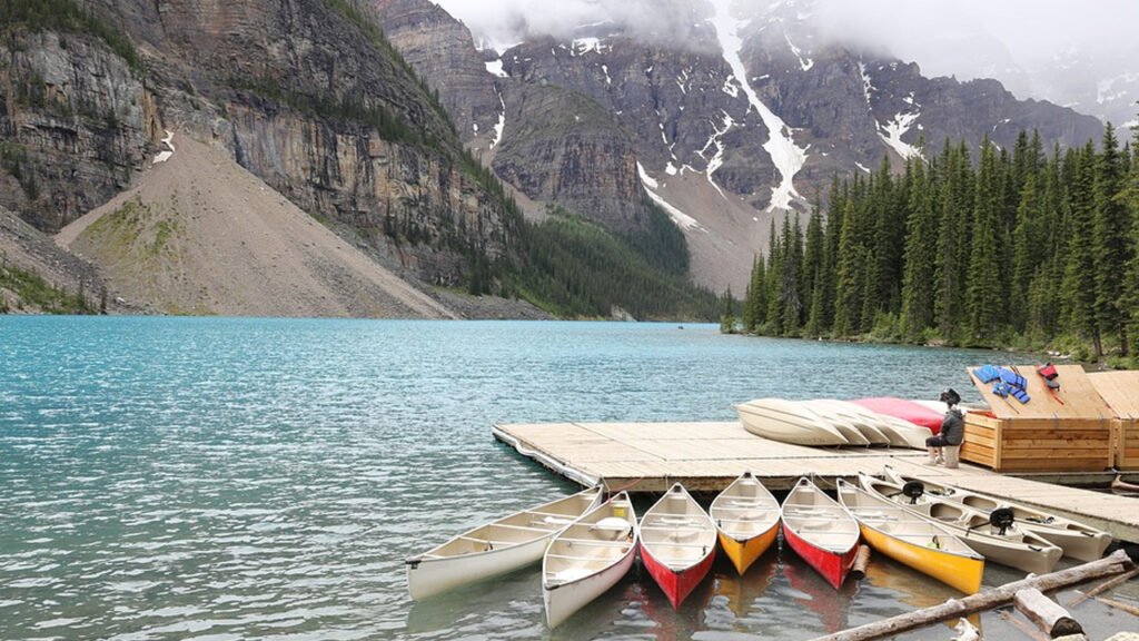 Moraine Lake, Alberta, Tourist Attractions in Canada