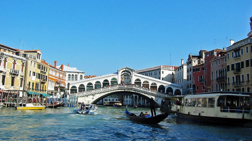 Rialto Bridge, Venice Tourist Attractions in Italy