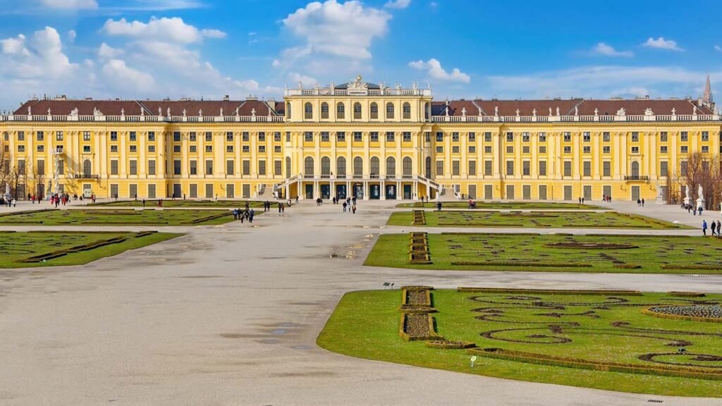 Schonbrunn Palace, Vienna Tourist Attractions in Austria