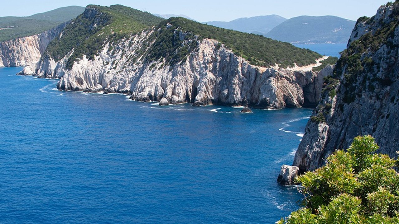 17 Best Places to Visit in Greece